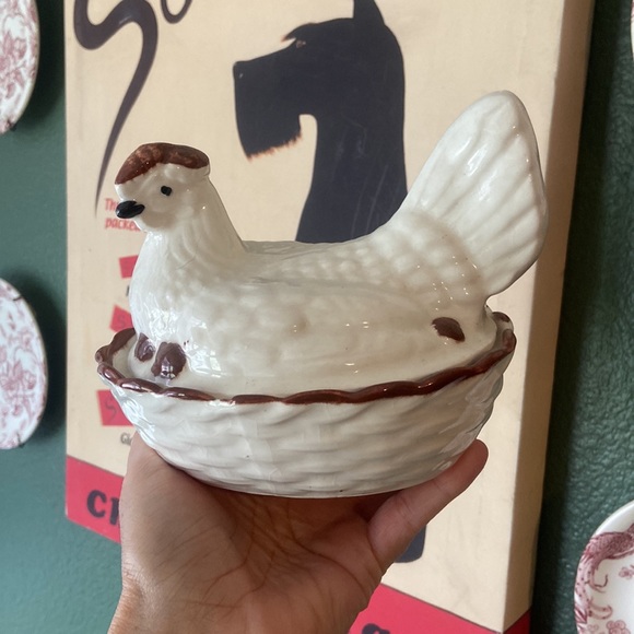 Vintage ceramic hen on a nest white and brown - Picture 1 of 6